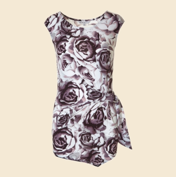 💜Figure Flattering Sleeveless Top by Cleo With Purple Floral Print - Picture 3 of 5